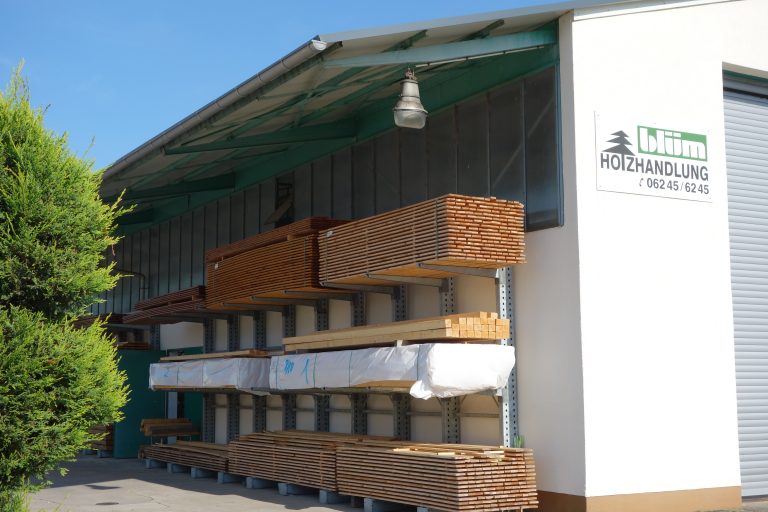 Bauholz und Holzwerkstoffe bei Holz Blüm Bürstadt