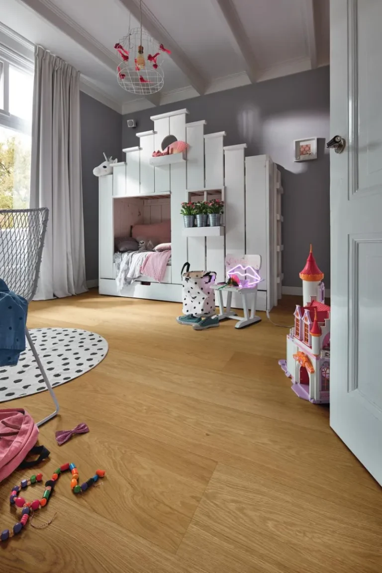 Meister Lindura Holzboden HD 400 ultramattlackiert in einem Kinderzimmer