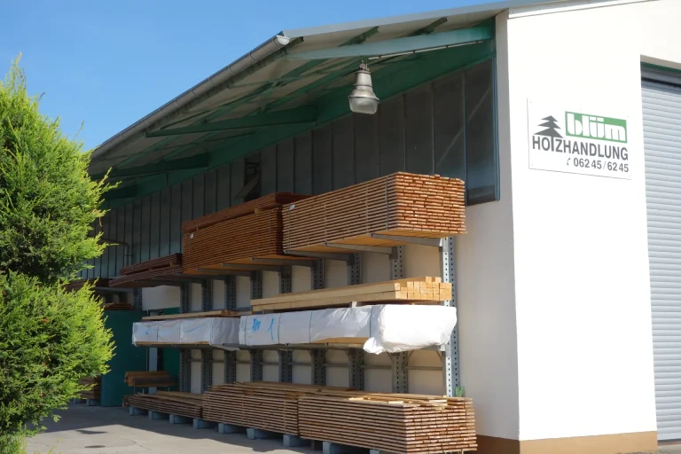Bauholz und Konstruktionsholz bei Holz Blüm für Kunden aus Worms