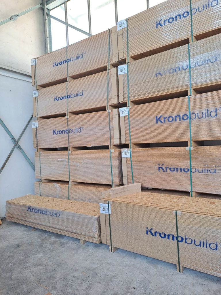 OSB Platten und Bauholz im Holzhandel